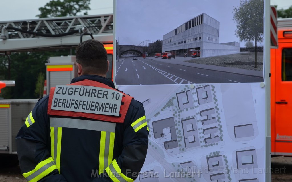 Erster Spatenstich Neues Feuerwehrzentrum Koeln Kalk Gummersbacherstr P147.JPG - Miklos Laubert